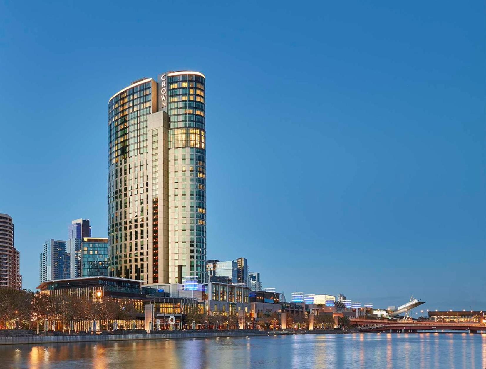 Crown Towers Melbourne Hotel Exterior photo The Crown Hotel at Night